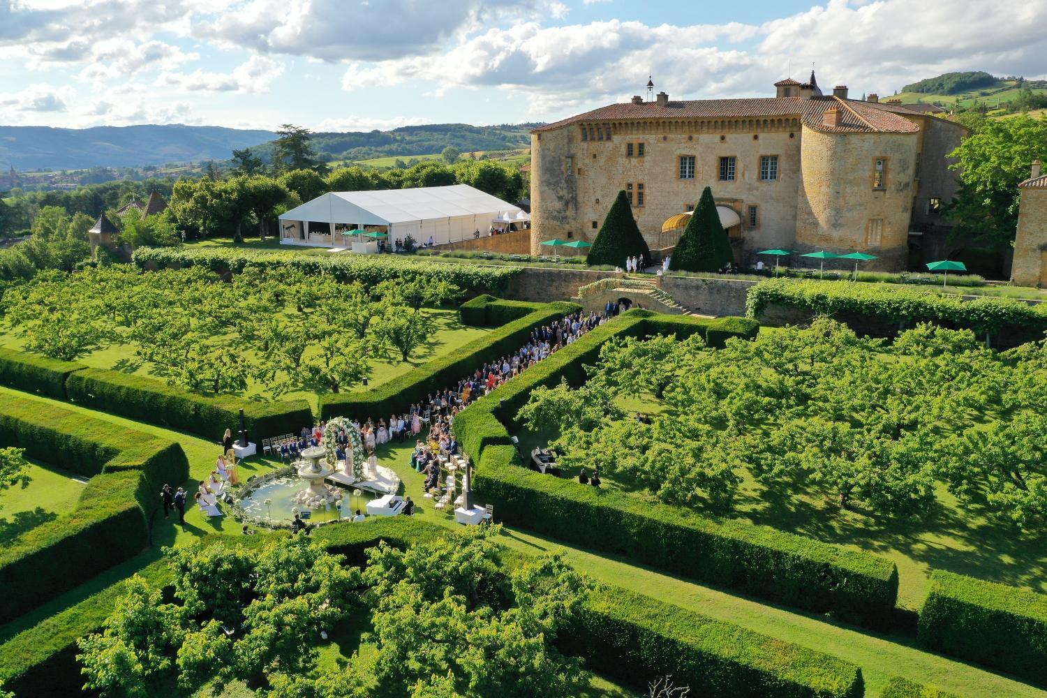 Hotel with winery - Château de Bagnols