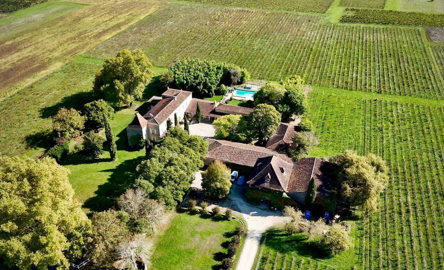 Hotel with winery - Château la Gineste - Castle and Vineyard