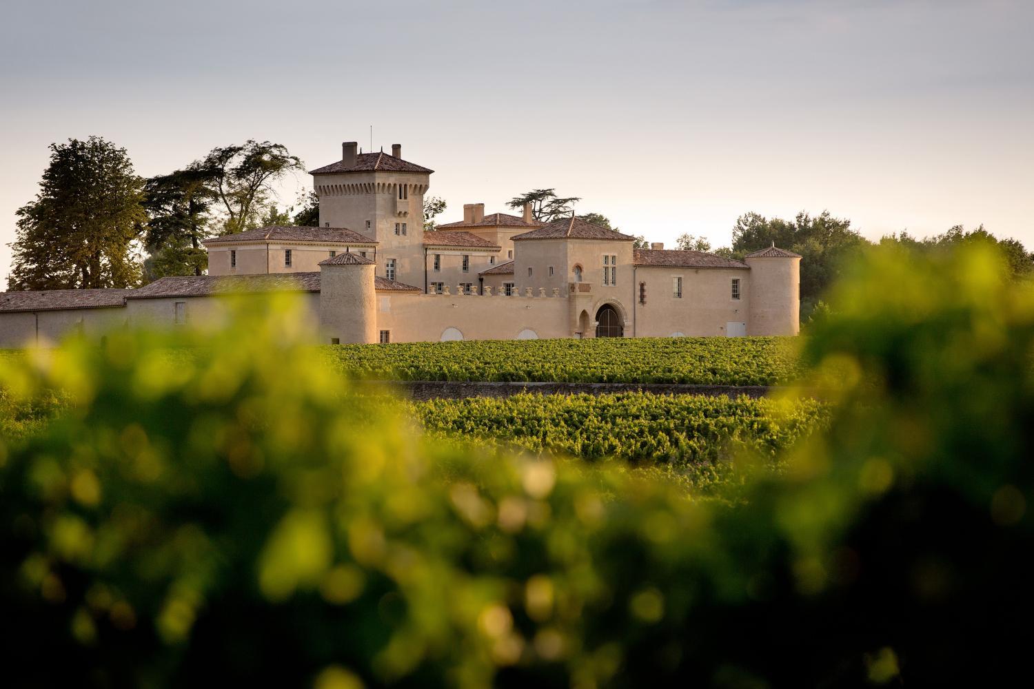 Hotel with winery - Château Lafaurie-Peyraguey Hôtel & Restaurant LALIQUE