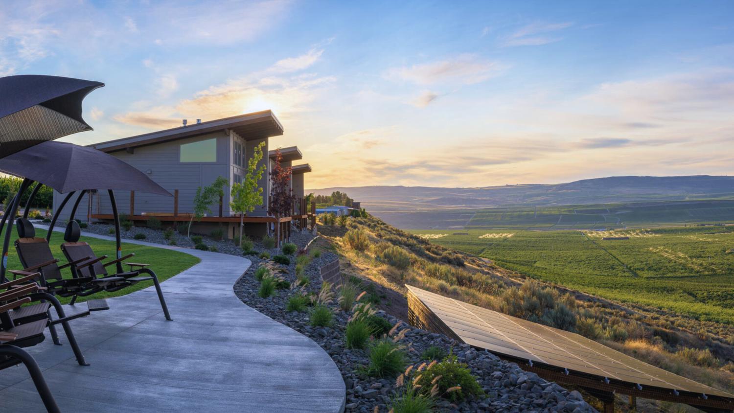 Hotel with winery - Lone Point Cellars