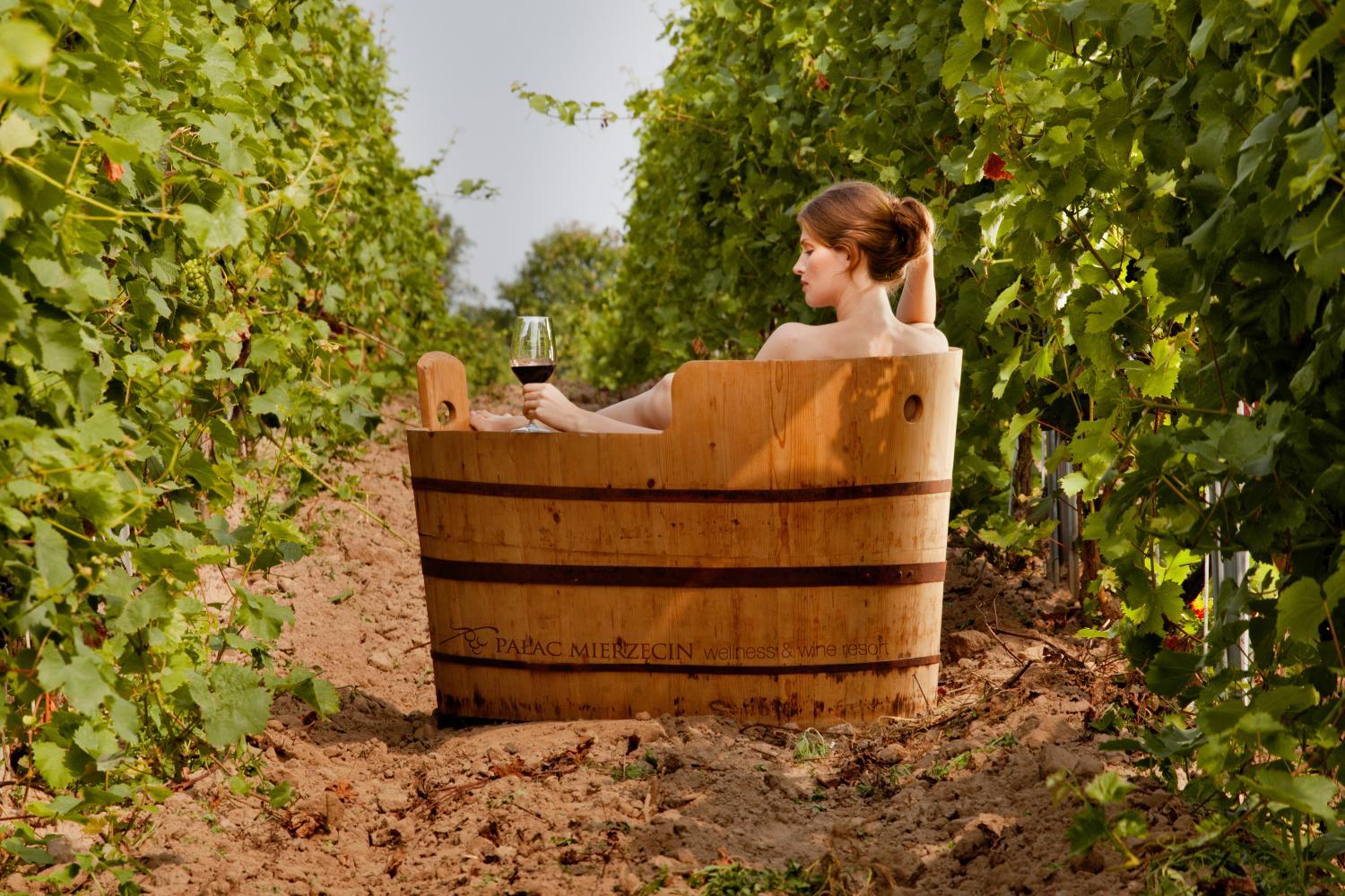 Hotel with winery - Pałac Mierzęcin Wellness & Wine Resort