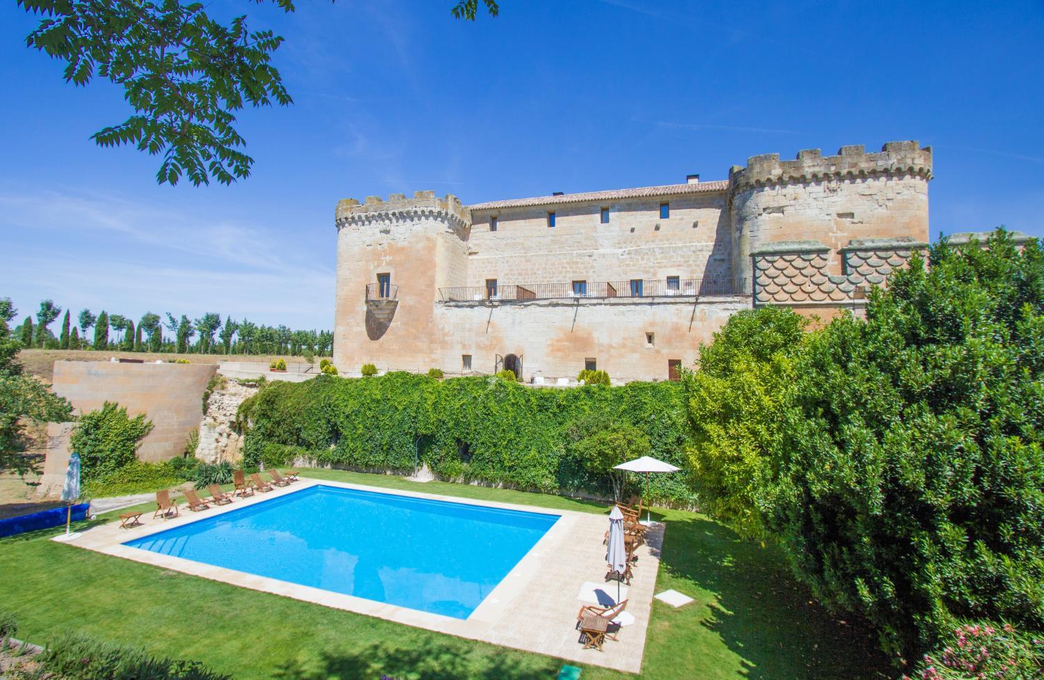 Hotel with winery - Posada Real Castillo del Buen Amor