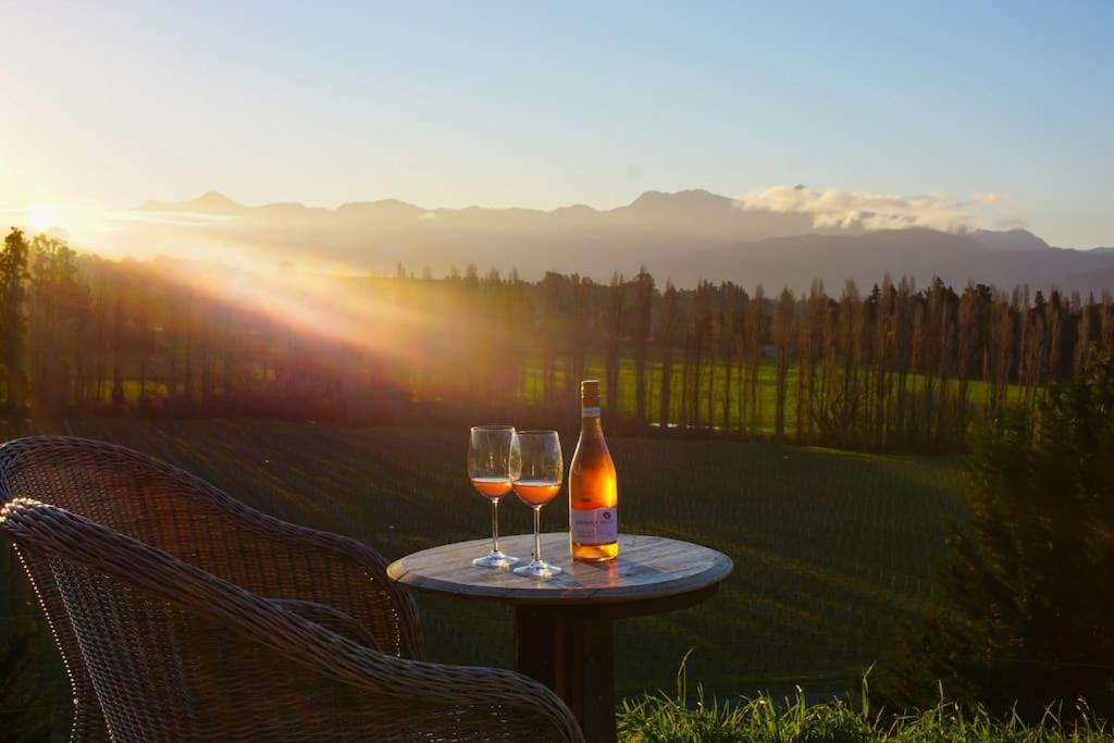 Quail Run Cottage with stunning vineyard views photo 3