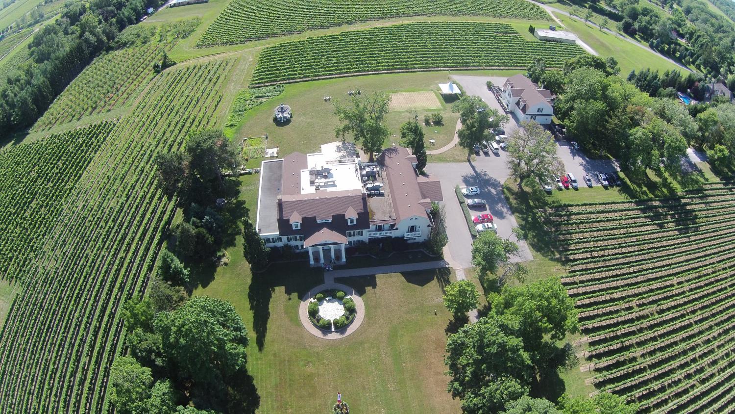 Hotel with winery - Riverbend Inn & Vineyard
