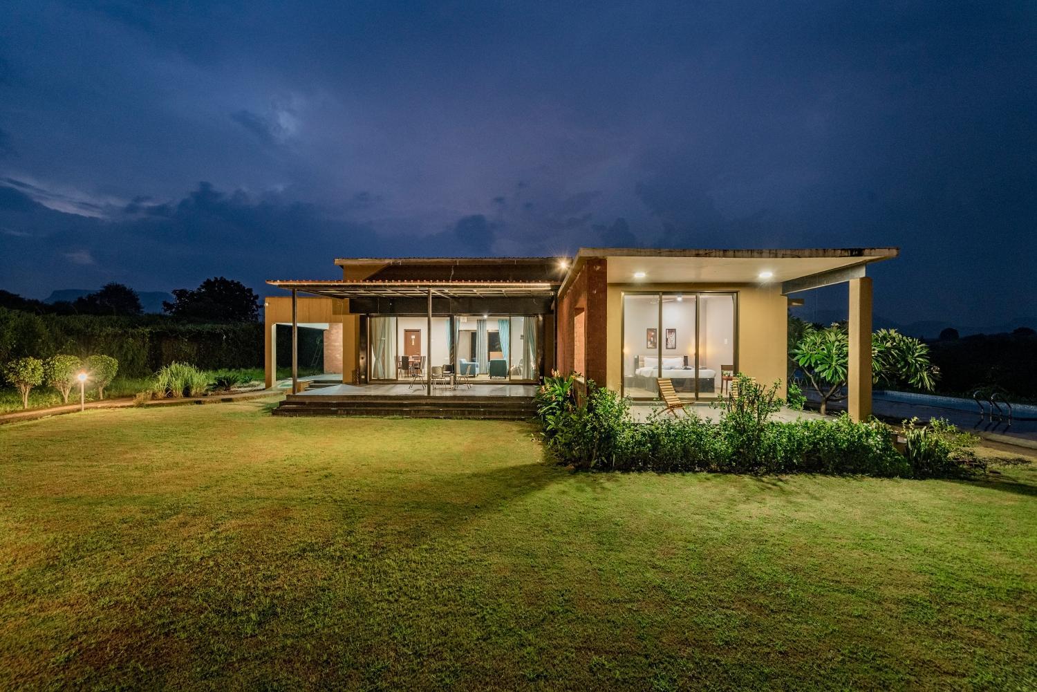 Winery Hotel - SaffronStays Rose Vineyard by the Lake4