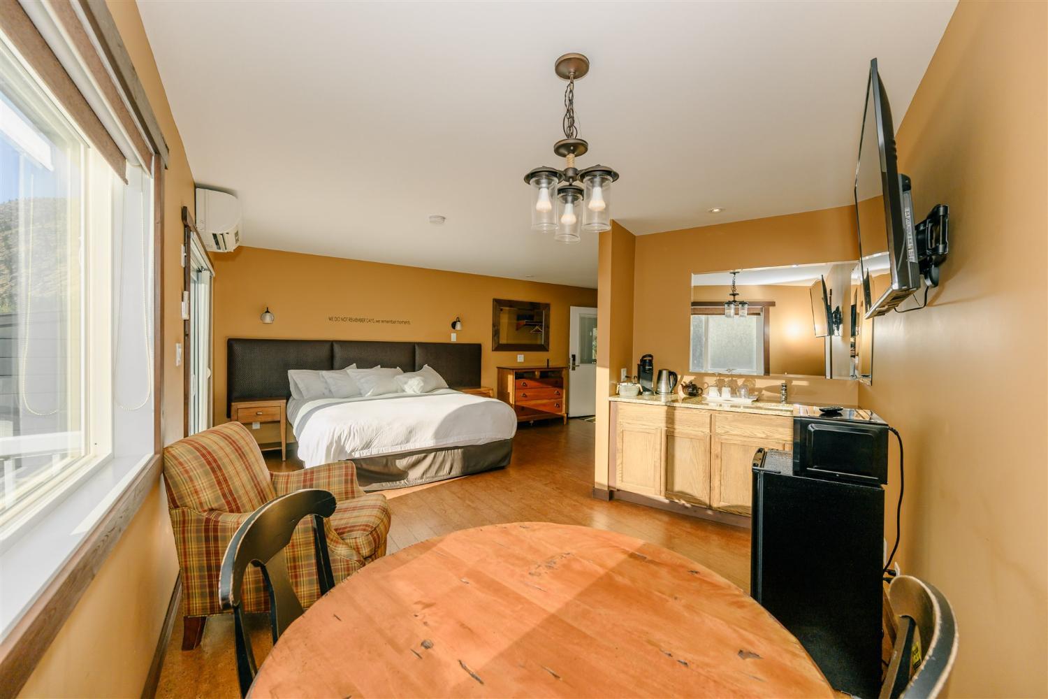 Winery Hotel - Similkameen Valley Resort2