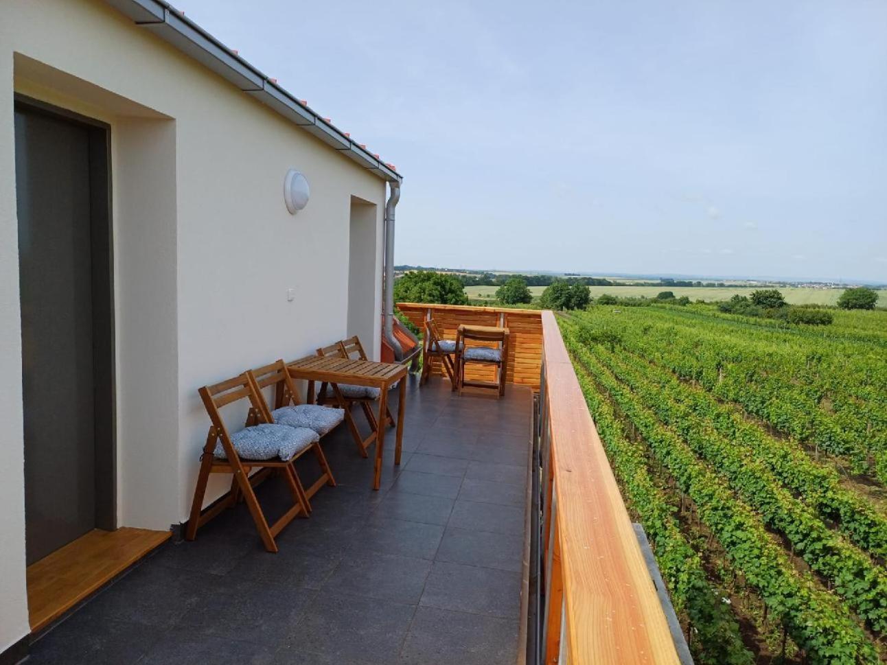 Winery Hotel - Vinařství U sv. Kříže2