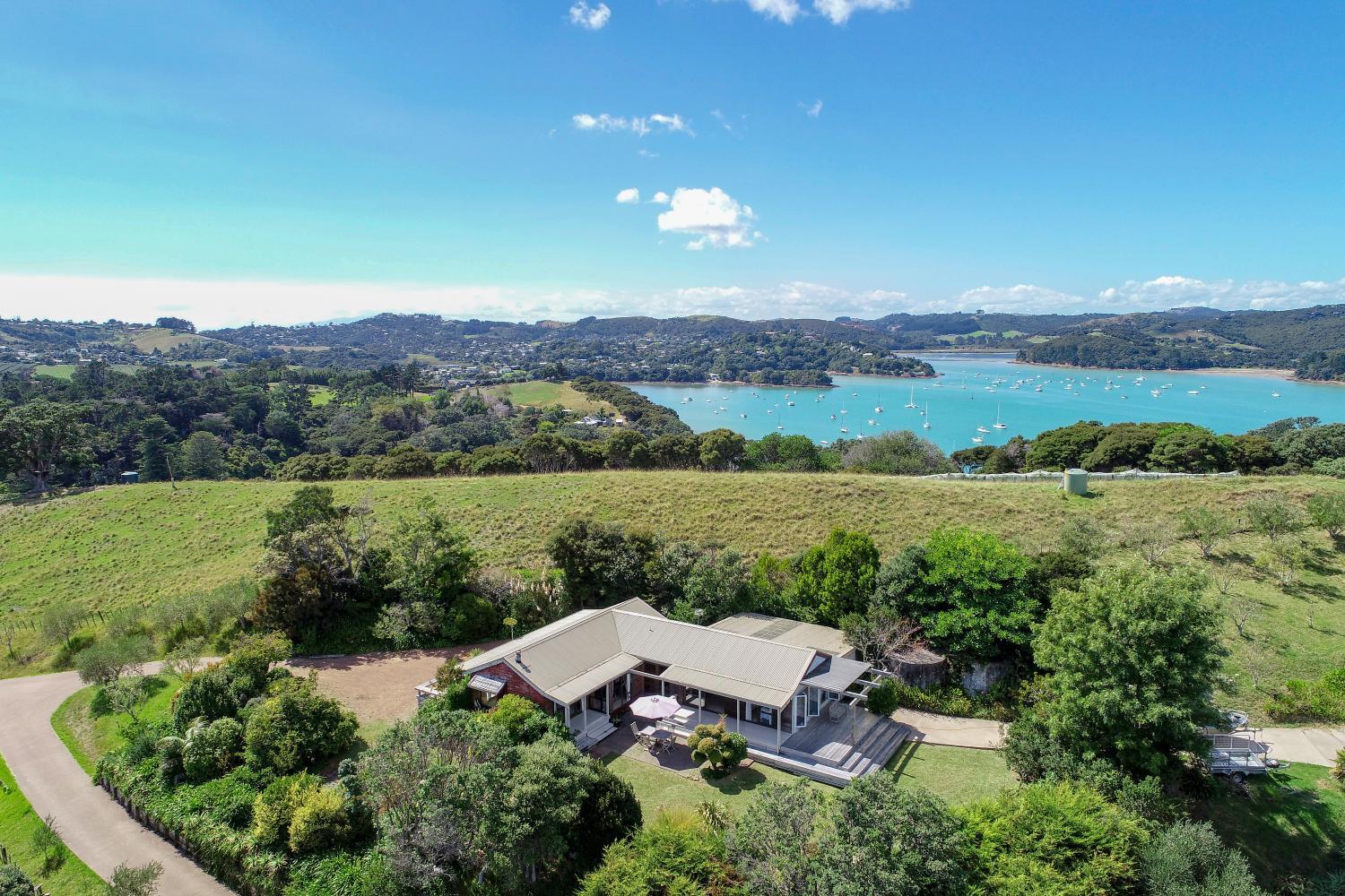 Waiheke Island Vineyard Holiday Houses