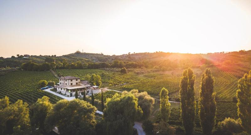 Wine hotel - Casale Verdeluna Wine Resort