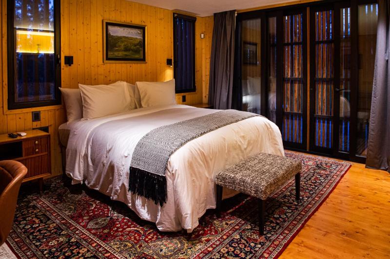 Winery Hotel - LAS LIEBRES RESTAURANT & HOTEL