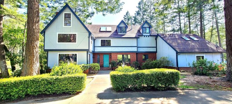 Winery Hotel - Luxury Napa Vineyard Estate