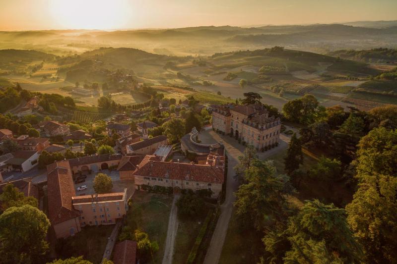 Hotel for Adults only - Marchesi Alfieri - Cantine e Ospitalità