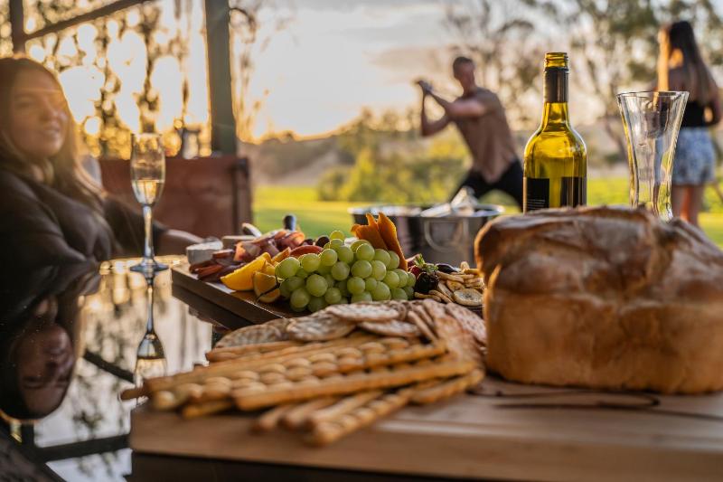 Norm's Vineyard Retreat photo 2