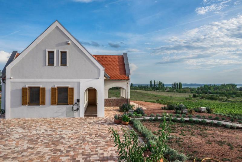 Hotel for Adults only - PALO Borbirtok - Bed and Wine