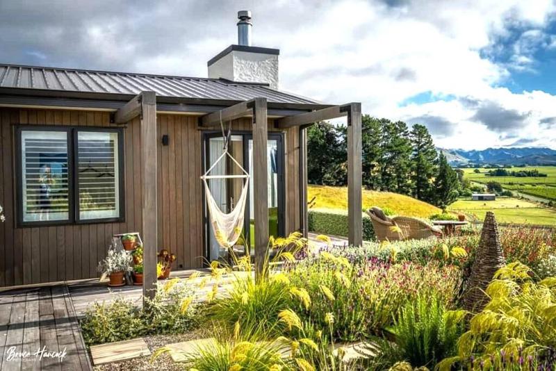 Wine hotel - Quail Run Cottage with stunning vineyard views