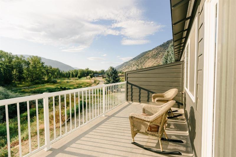 Winery Hotel - Similkameen Valley Resort