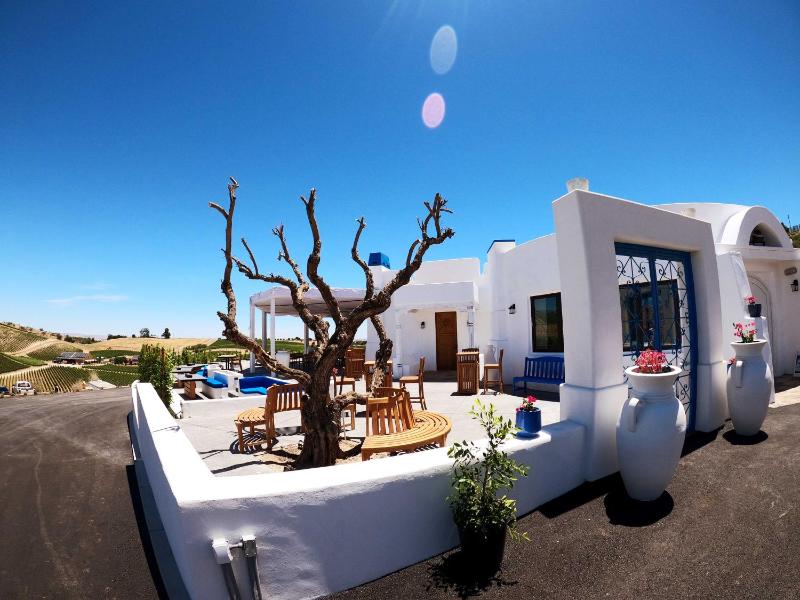 Winery Hotel - Sirena Vineyard Resort