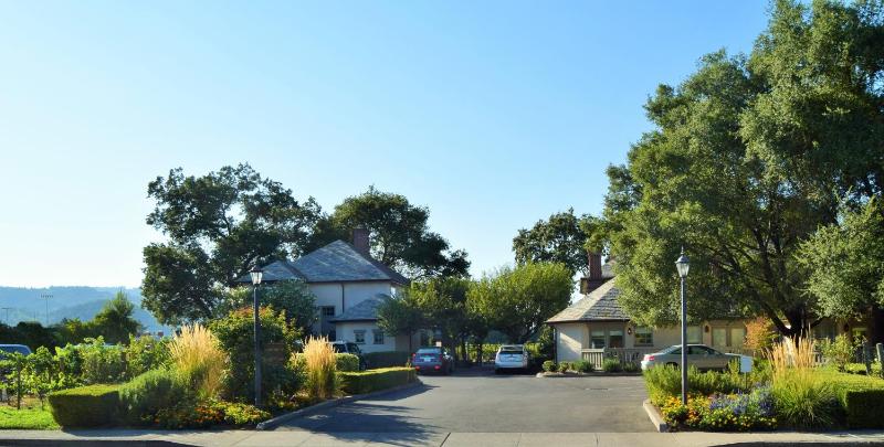 Winery Hotel - Vineyard Country Inn