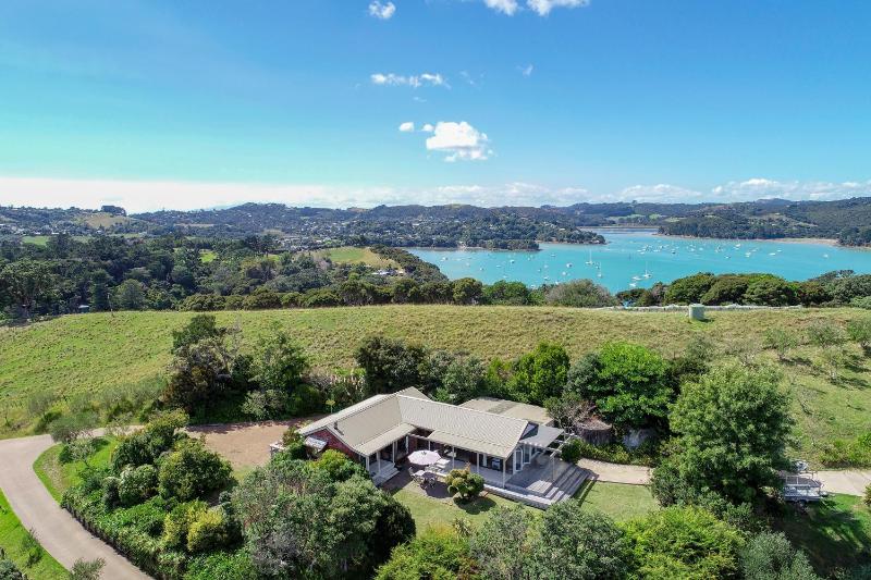 Wine hotel - Waiheke Island Vineyard Holiday Houses