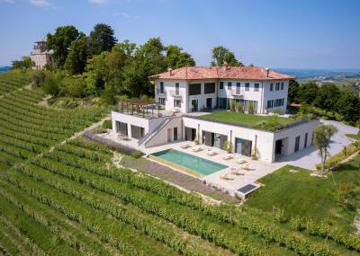 Best winery hotels in Lombardy