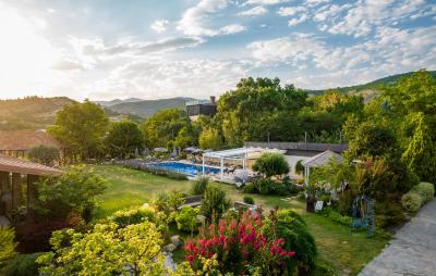 Best winery Hotel in Manavi